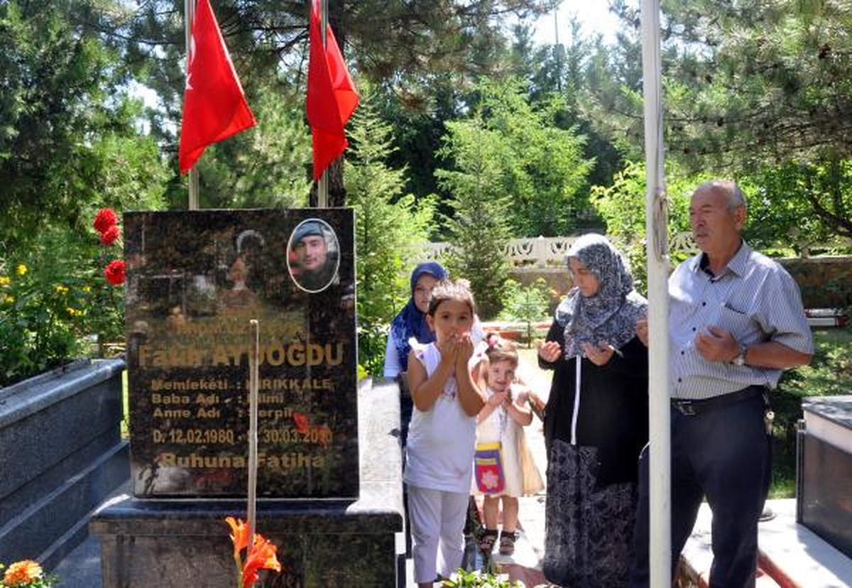 Kırıkkale Şehitliğinde Hüzün ve Gözyaşı
