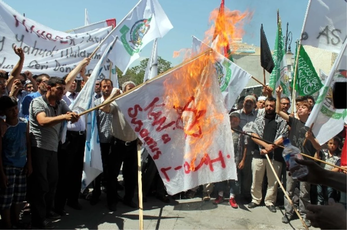 Konya\'da İsrail Bayrağı Yakıldı
