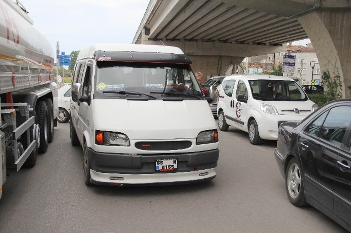 Minibüsün Çarptığı Yaşlı Adam Hastanelik Oldu