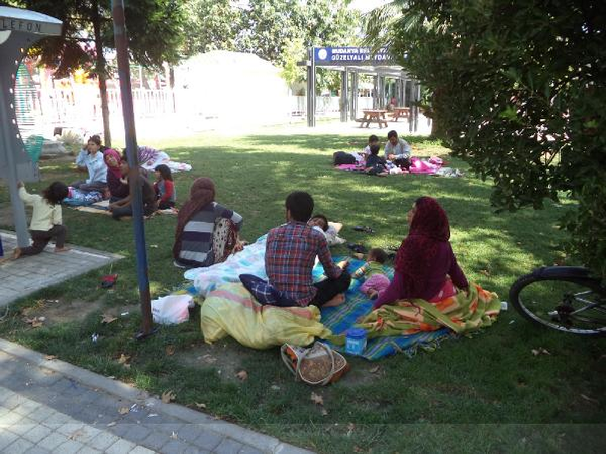 Parklarda Yatan Suriyeliler Mudanya\'dan Gönderildi