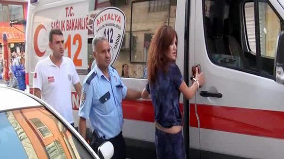 Polis, Şiddet Gören Kadını Kapıyı Kırarak Kurtardı