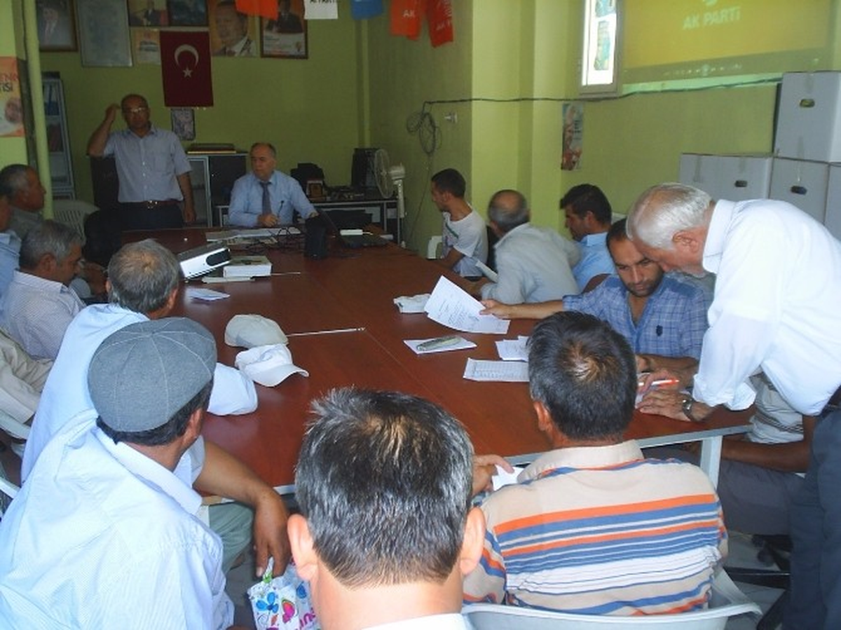 Selendi AK Parti Sandık Görevlilerine Eğitim Semineri Verdi