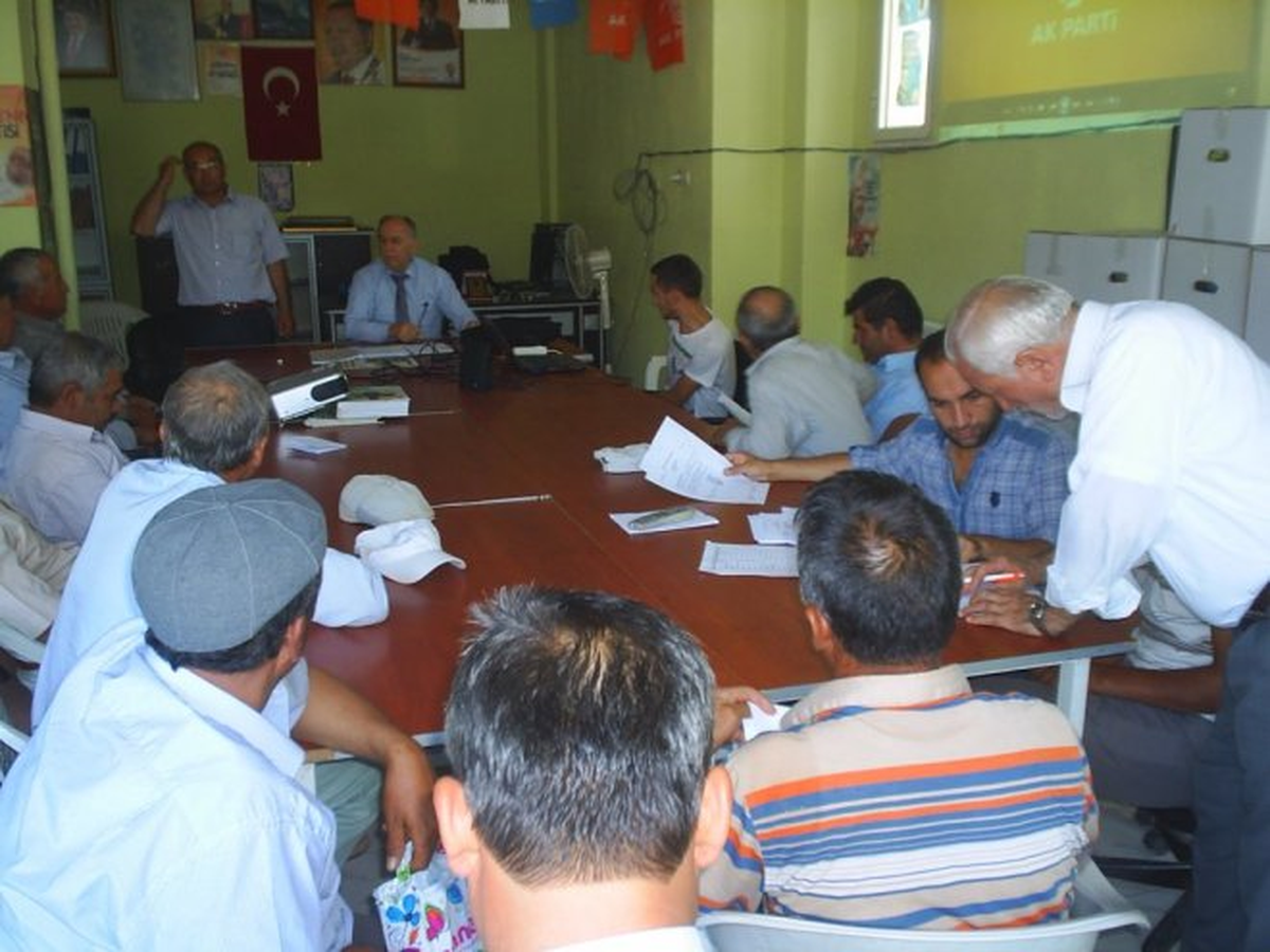 Selendi AK Parti Sandık Görevlilerine Eğitim Semineri Verdi
