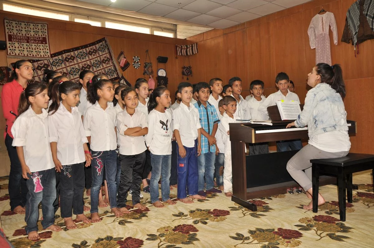 Şırnak\'ta Çocuklara Ücretsiz Piyano Eğitimi Veriyor