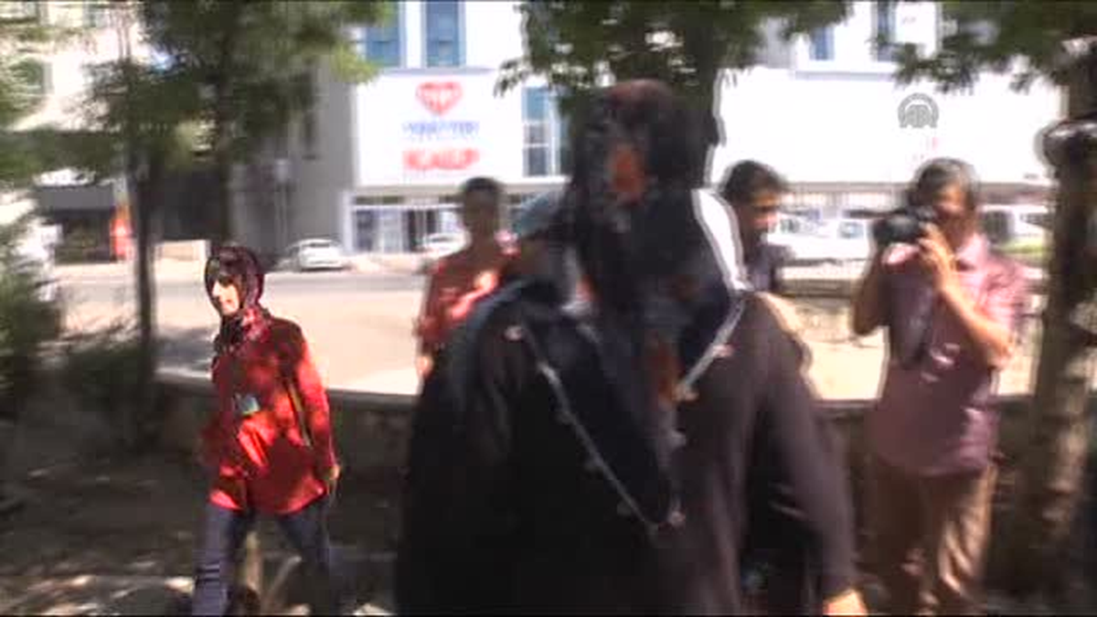 Oturma Eylemi Yapan Aile Oğluna Kavuştu