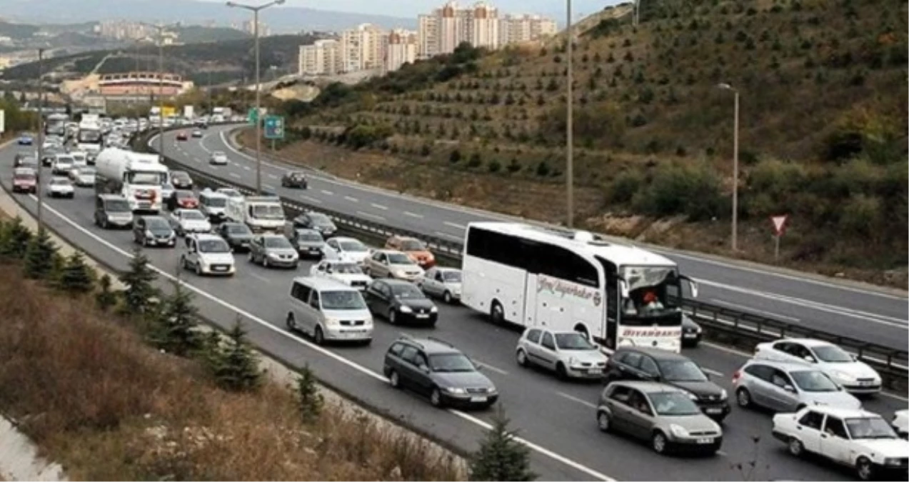 Tem Otoyolunda Bayram Tatili Yoğunluğu Başladı