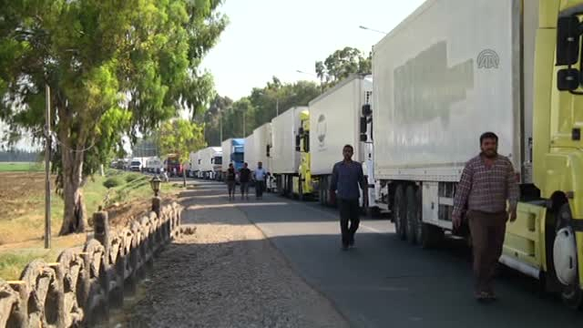 Tır şoförlerinden yol kapatma eylemi -