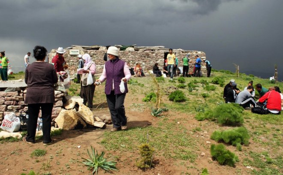 Tunceli\'de Türbe Yollarında Çalışma