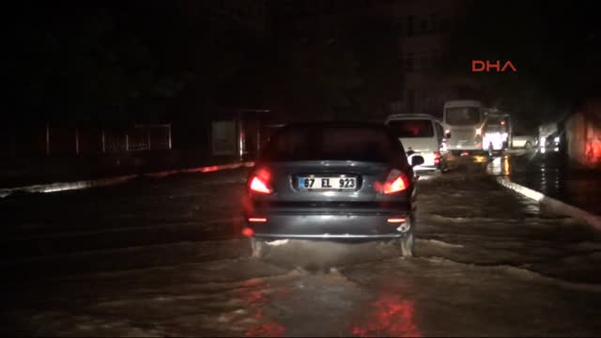 Zonguldak\'ta Ev ve İş Yerlerini Su Bastı