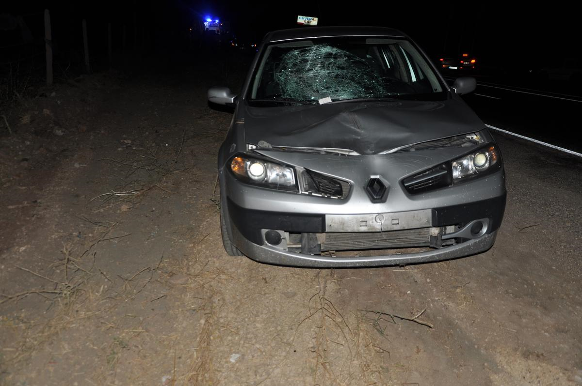 Adıyaman\'da Otomobil ile Kamyonet Çarpıştı: 1 Ölü, 2 Yaralı