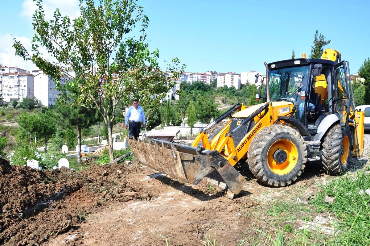 Alaplı\'da Mezarıklar Temizliği