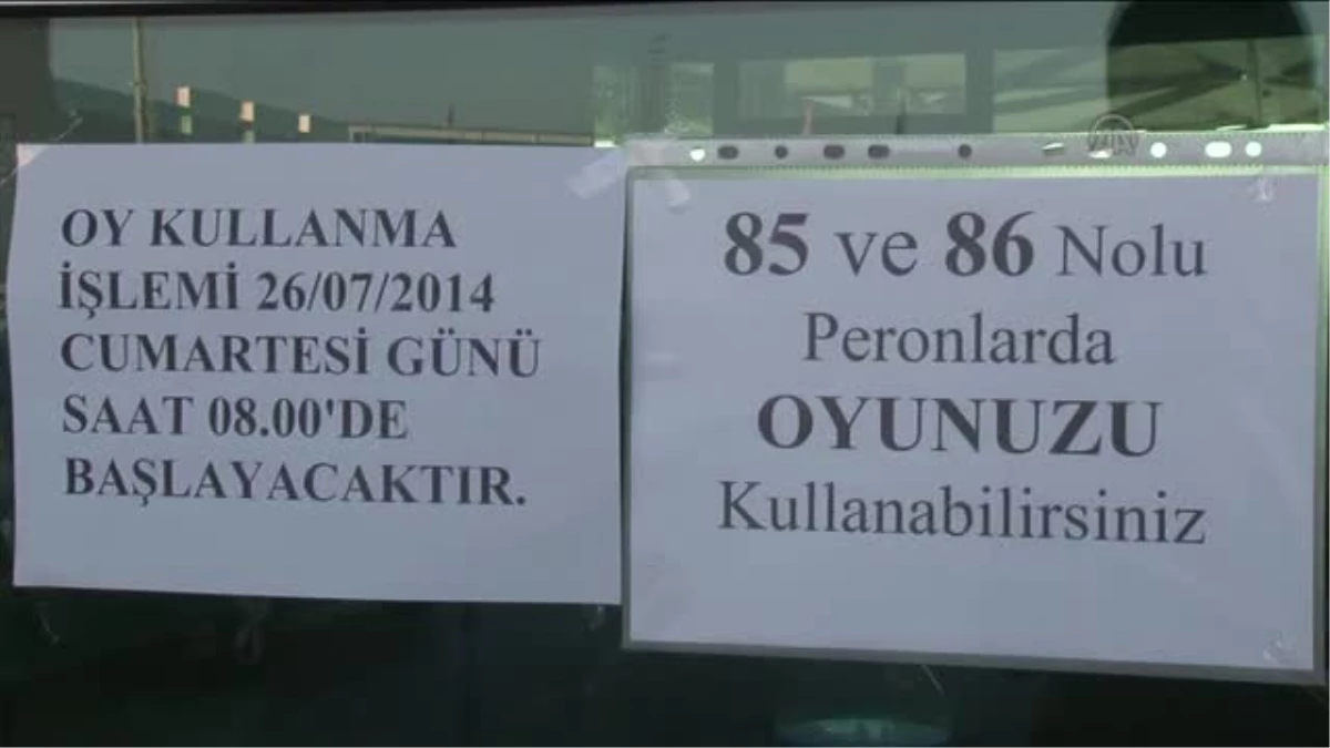 İstanbul Atatürk Havalimanı\'nda Oy Verme İşlemi Başladı