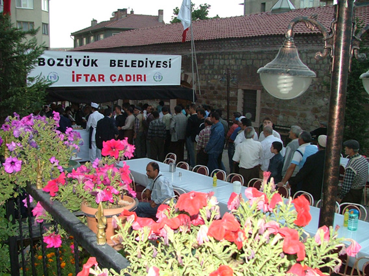 Bozüyük Pazaryerililer Derneğinden İftar