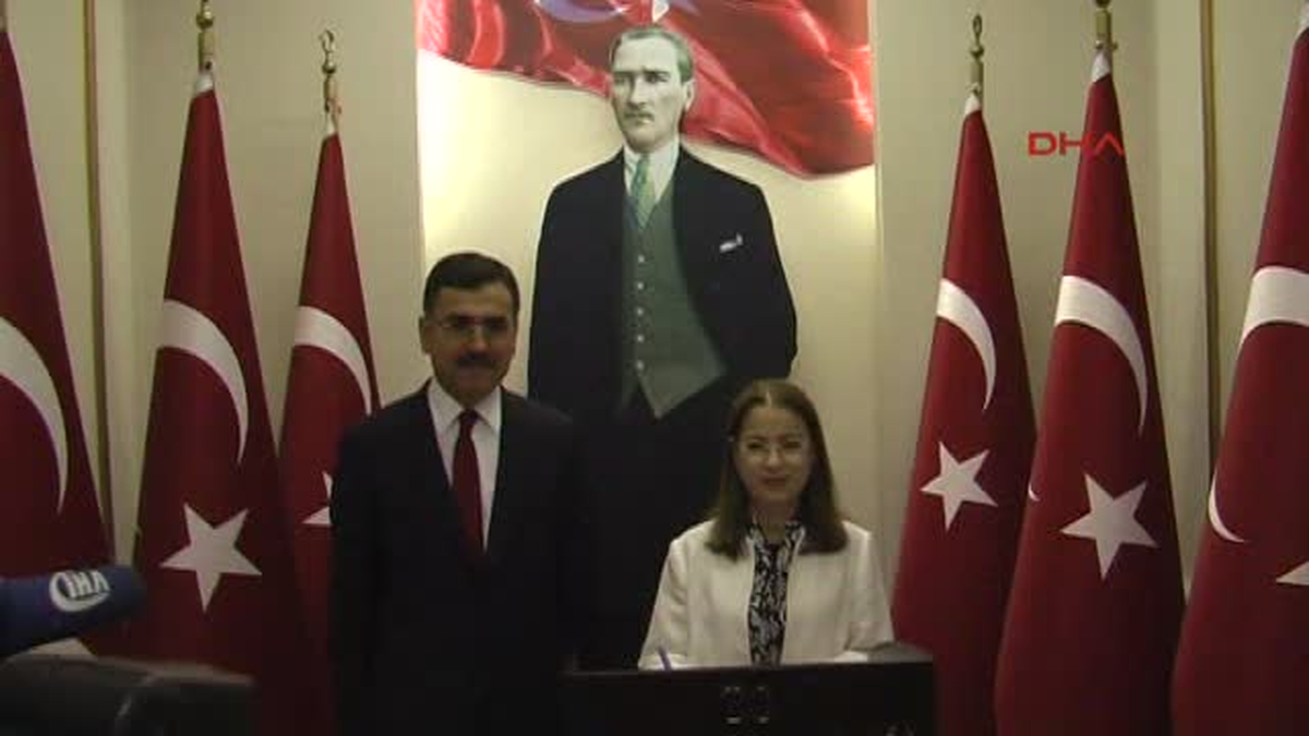 Bakan İslam El Öpüp Huzurevi Müjdesi Verdi