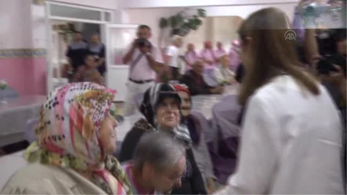 Bakan İslam, Huzurevi Yaşlı Bakım ve Rehabilitasyon Merkezi\'ni ziyaret etti -