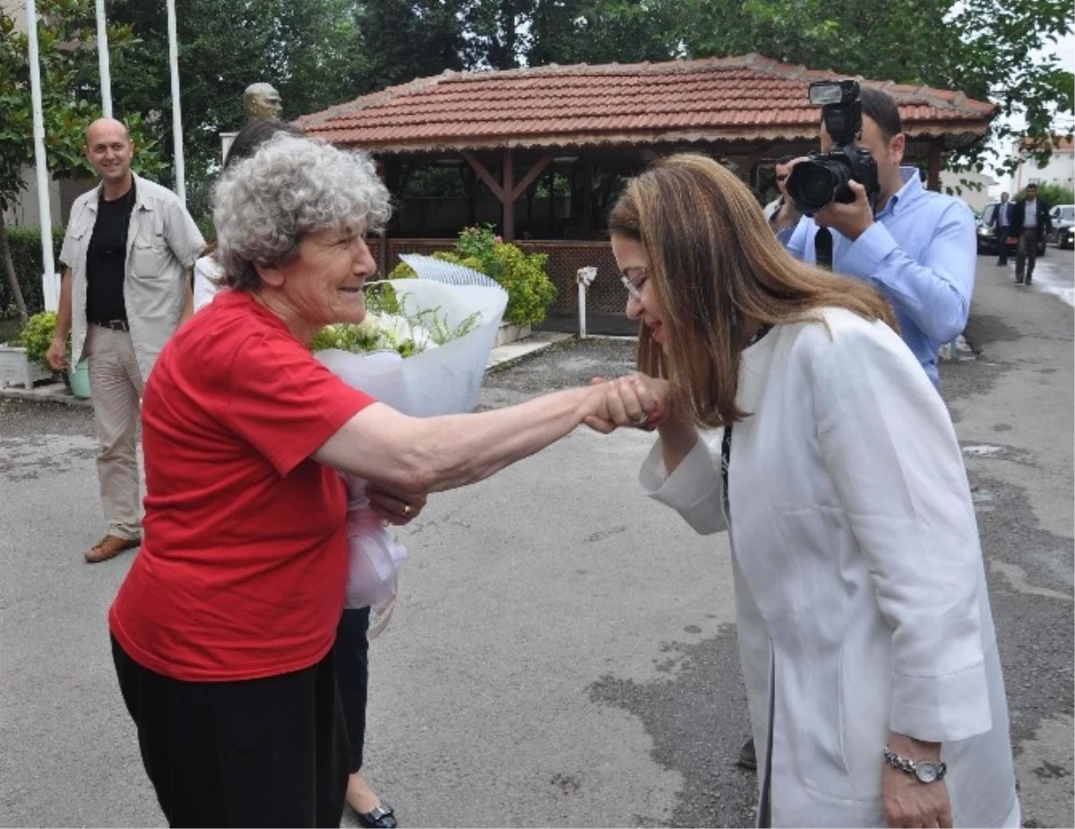 Bakan İslam Huzurevini Ziyaret Etti