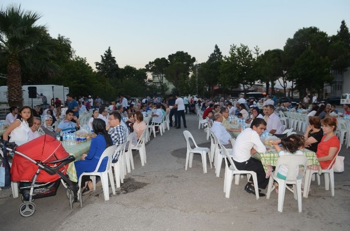 Başkan Gürlesin\'den Personele İftar Yemeği