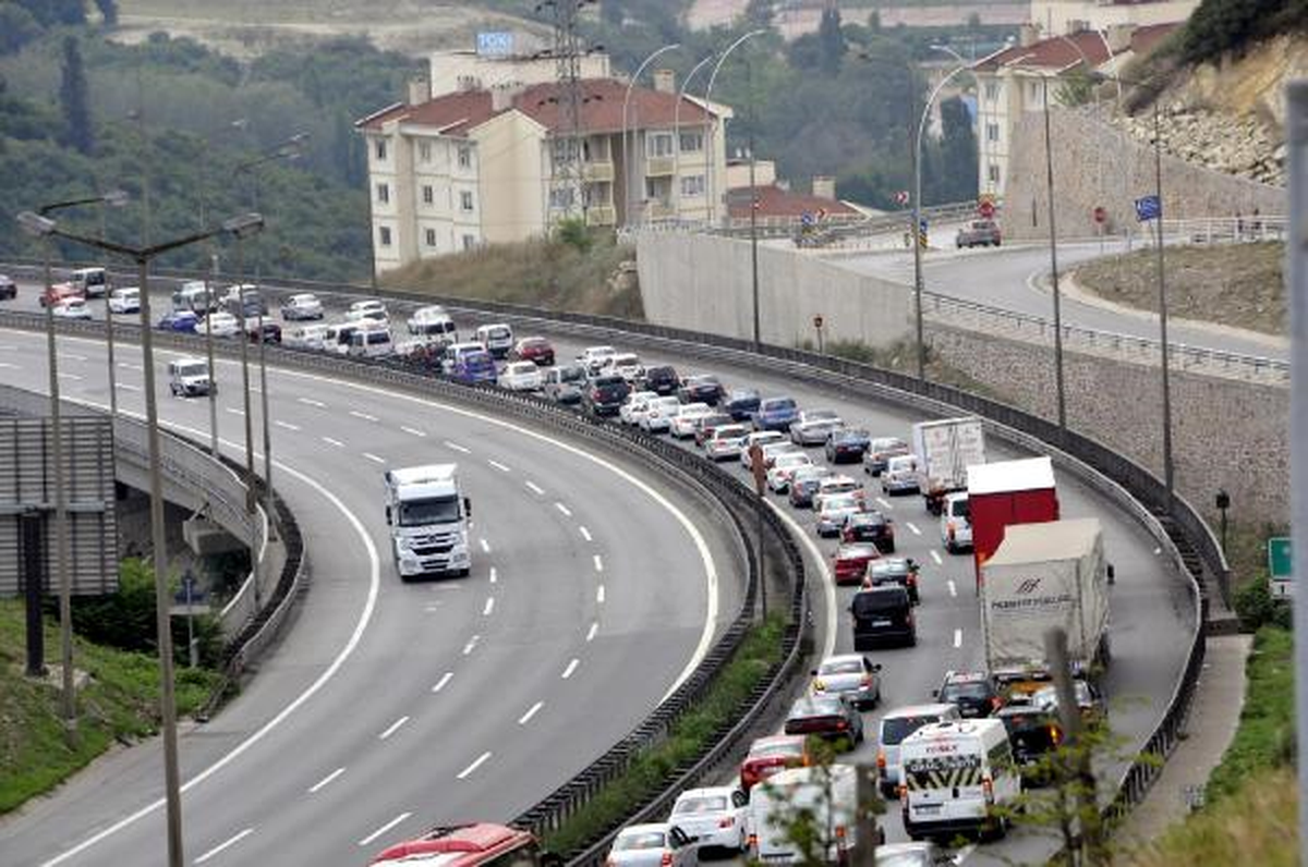 Bayram Tatili Trafiği Kabusa Dönüştü