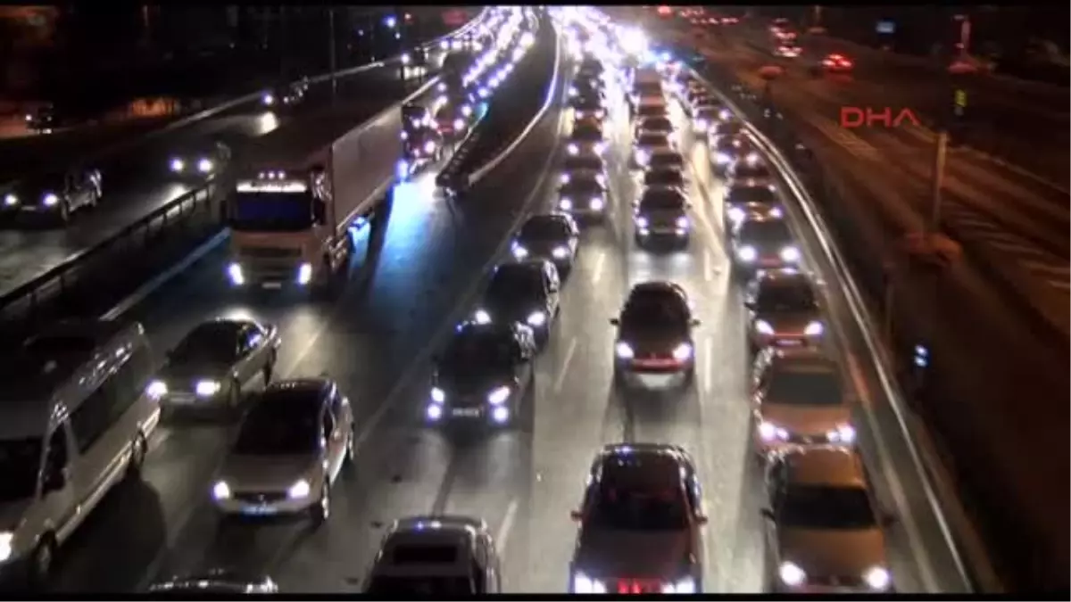 Bayram Trafiği Gece de Sürdü