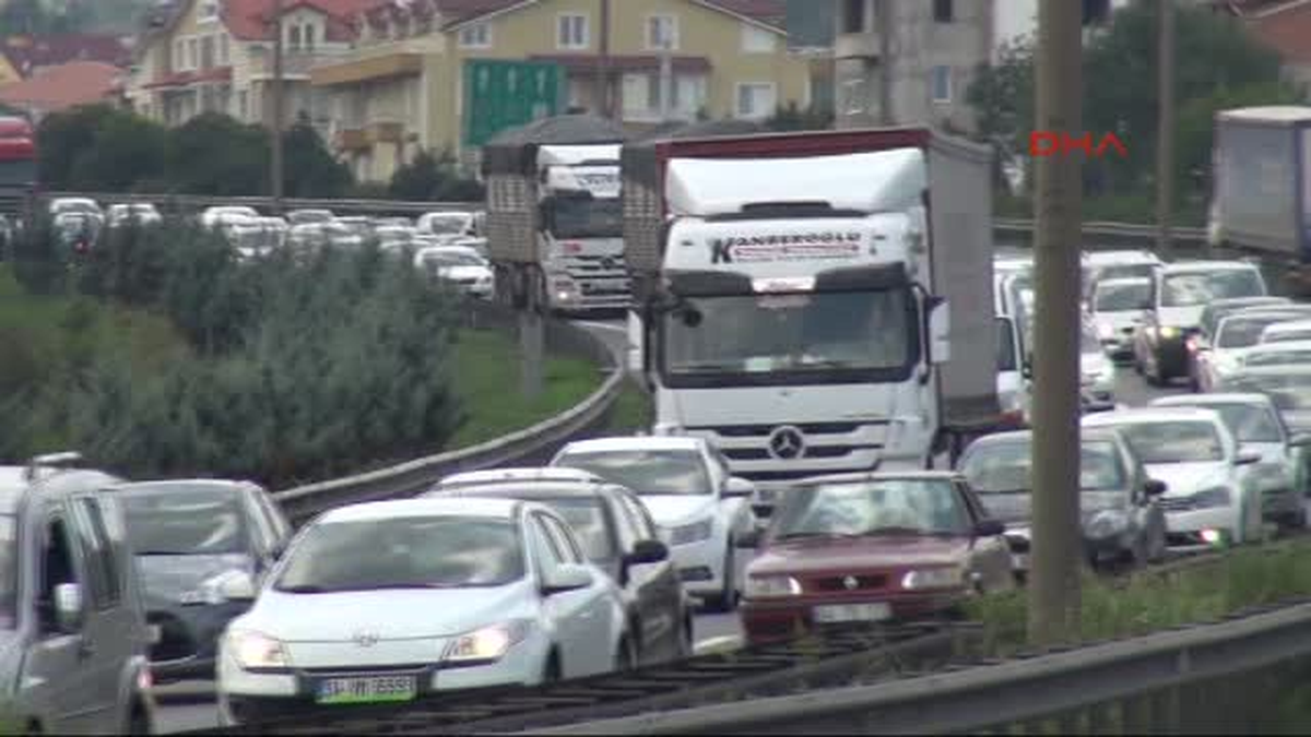 Bayram Trafiğinde Dinlenme Tesisleri Dolup Taştı