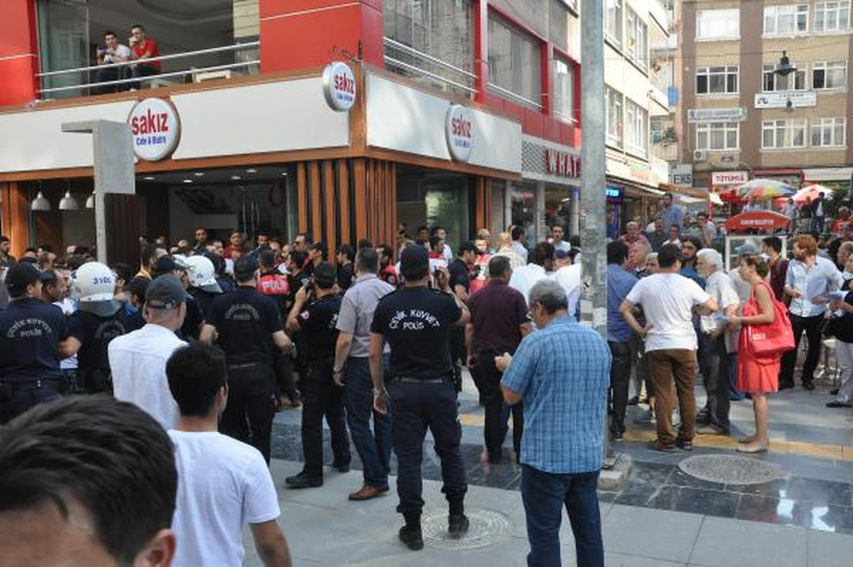 Cumhurbaşkanı Adayı Demirtaş İçin Açılan Standa Tepki