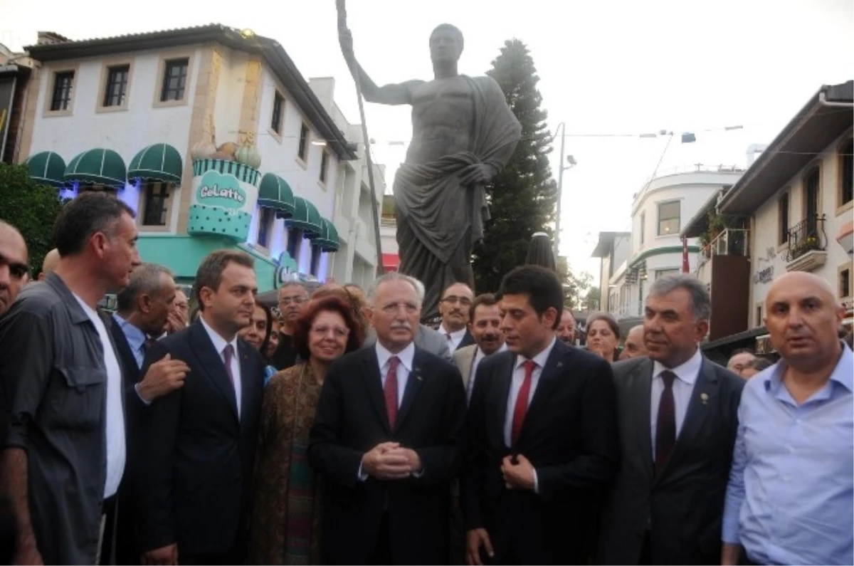 Cumhurbaşkanı Adayı Ekmeleddin İhsanoğlu, Antalya\'da Esnaf Ziyaretinde Vatandaşların Yoğun İlgisi...