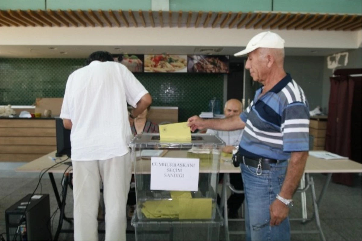 Cumhurbaşkanlığı Seçiminde Gurbetçiler Oy Kullanıyor