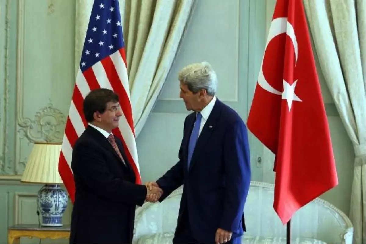 Bakan Davutoğlu, ABD Dışişleri Bakanı Kerry ile Bir Araya Geldi