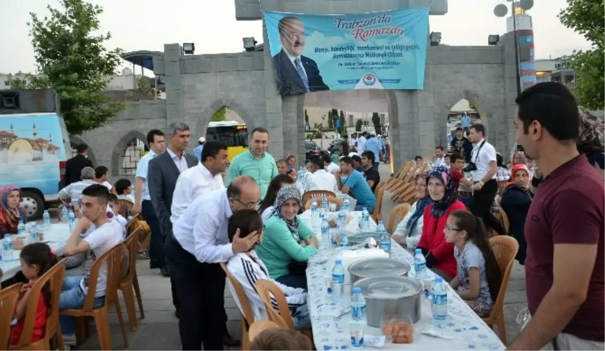 Trabzon Belediye Başkanı, Henüz Evinde İftar Yapmaya Fırsat Bulamadı