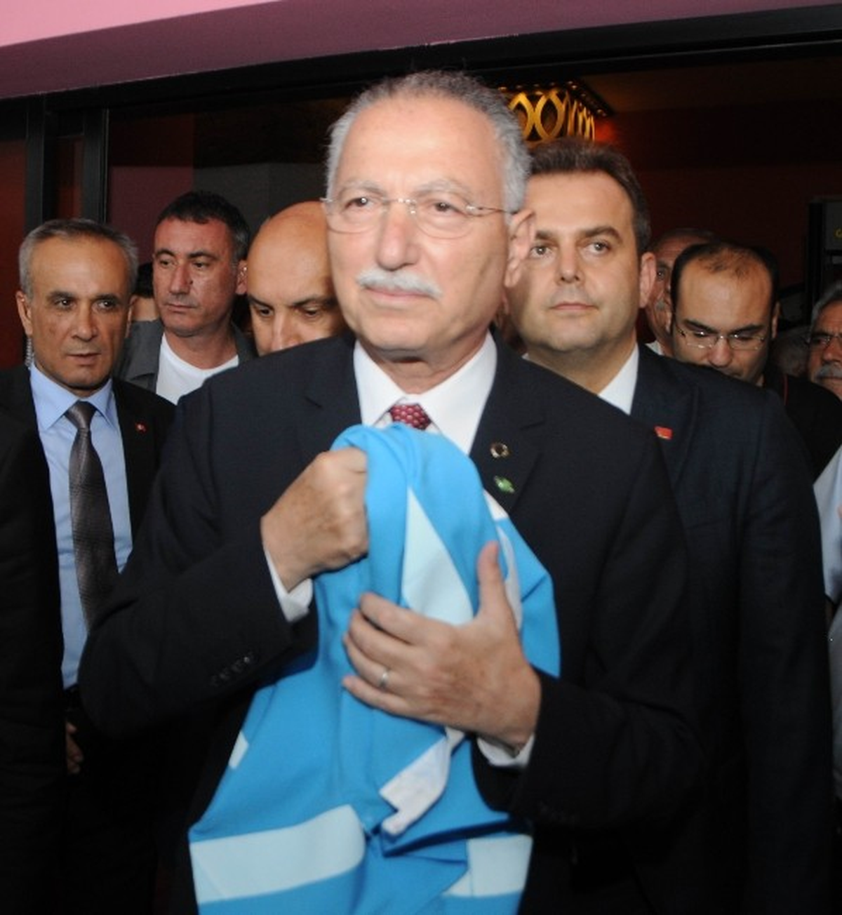 İhsanoğlu\'ndan Türkmenlere Yardım Çağrısı