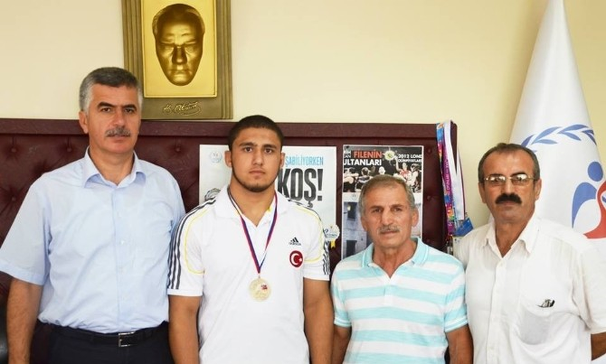 İl Müdürü Koşu, Dünya İkincisi Güreşçiyi Ağırladı