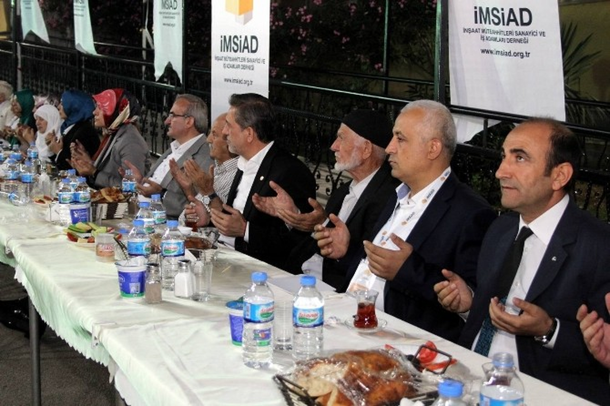 İMSİAD Verdiği İftar Yemeğinde Üyeleri ve Yaşlılar ile Bir Araya Geldi