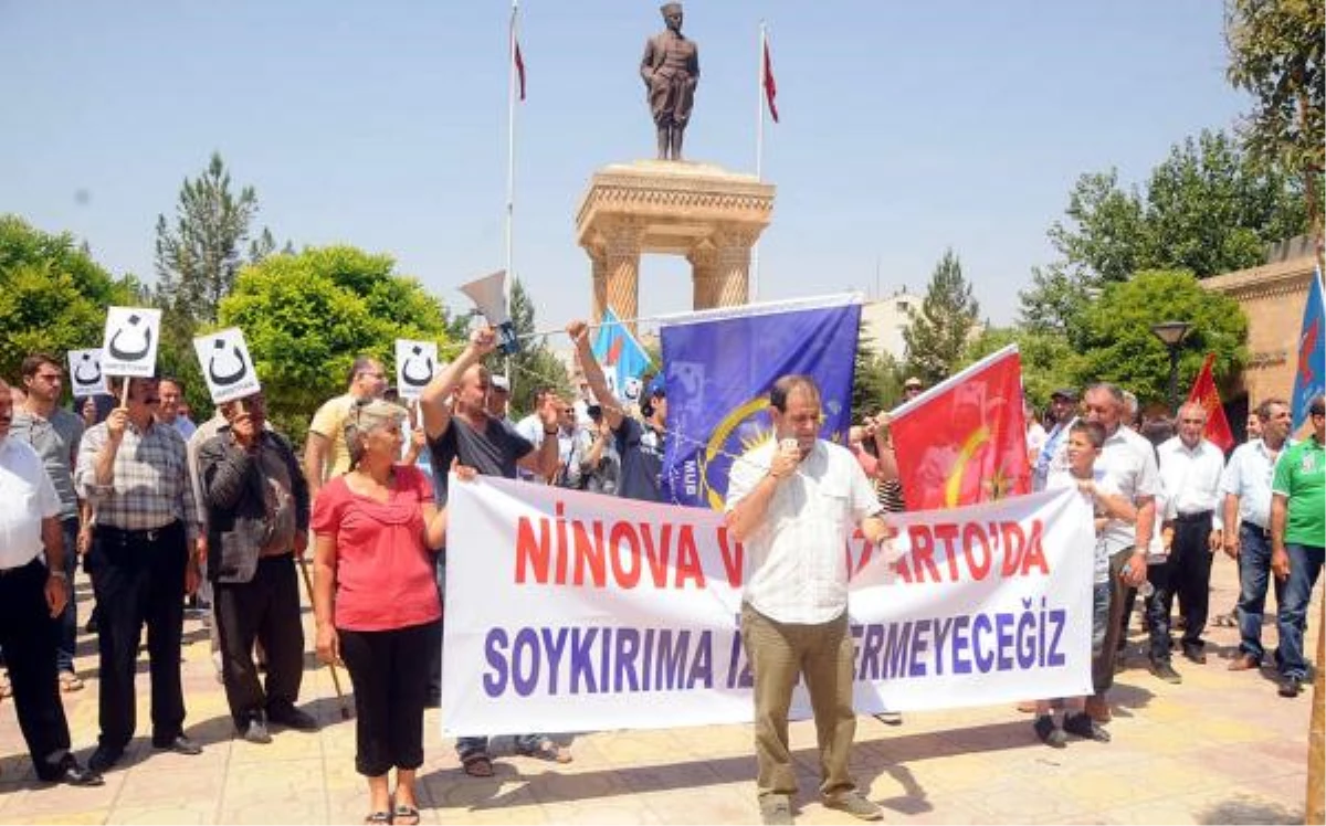 IŞİD\'in Süryanilere Saldırısına Midyat\'ta Protesto