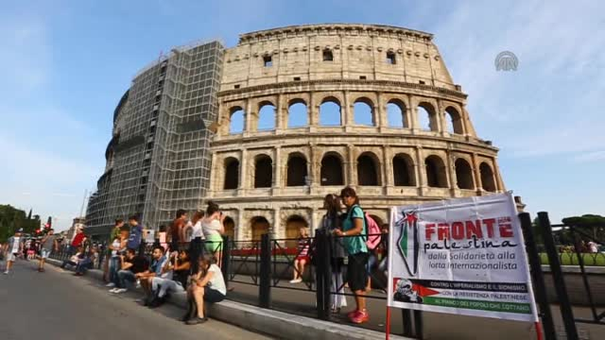 Roma\'da İsrail\'in Gazze Saldırıları Protesto Edildi