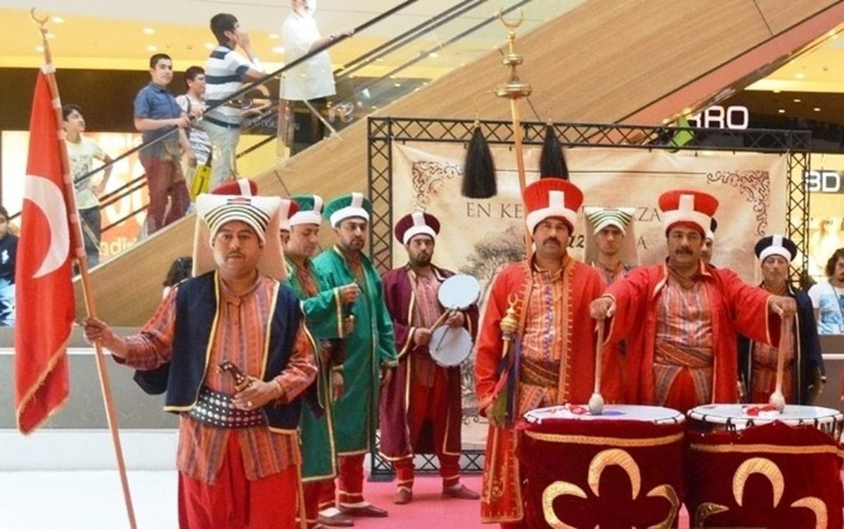 Kahramanmaraş Piazza\'da Ramazan Dopdolu Geçti