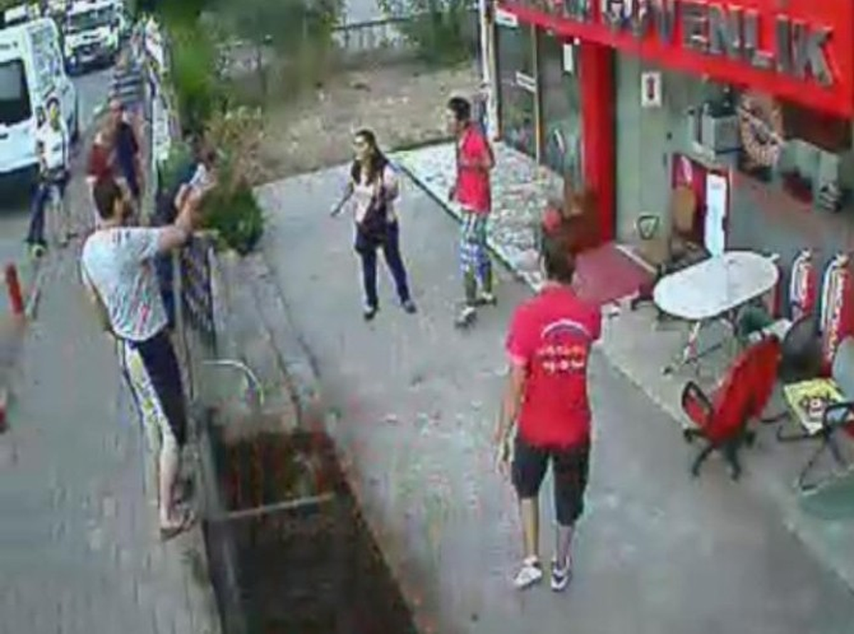 Kız Kardeşiyle Tartışırken Saldırıya Uğradı