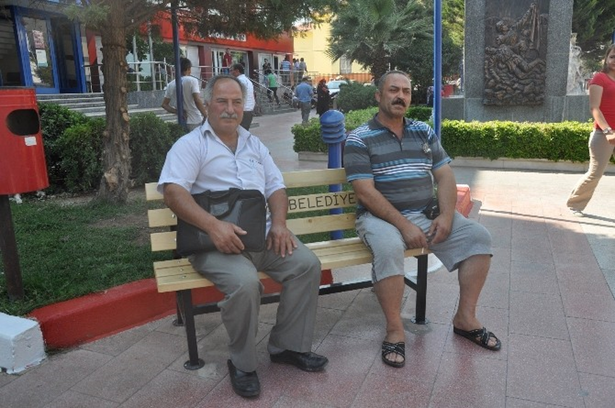 Menderes\'e Yeni Banklar Çok Yakıştı
