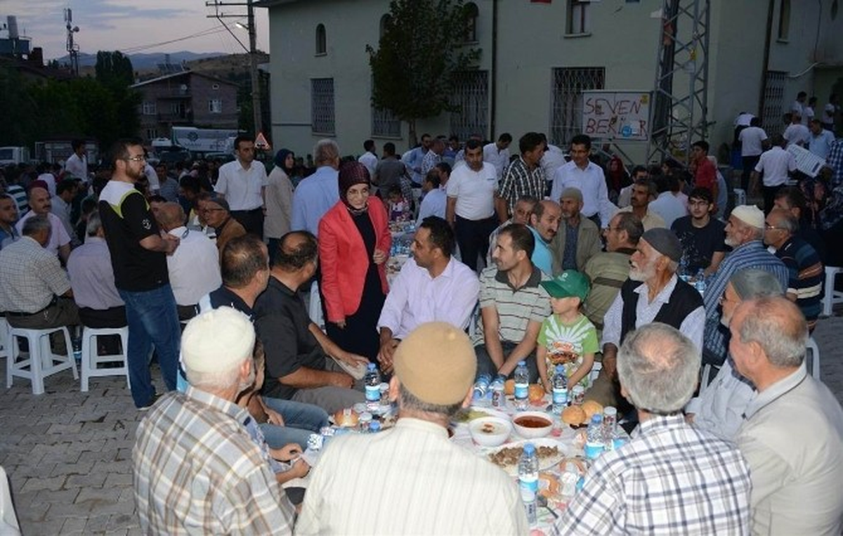 Meram\'da Son İftar Sofrası Sağlık Mahallesi\'nde Kuruldu