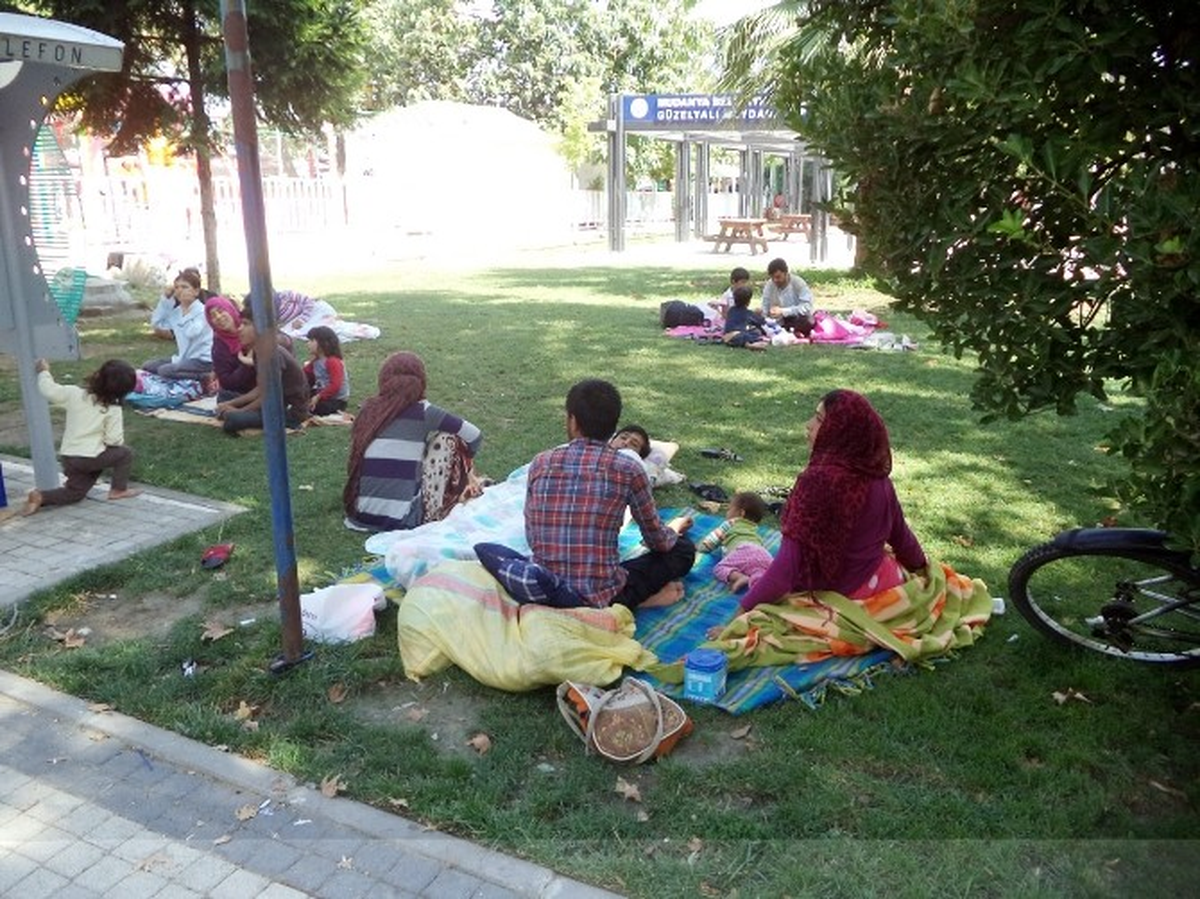 Parkları Mesken Tutan Suriyeli Göçmenler Mudanya Dışına Çıkarıldı