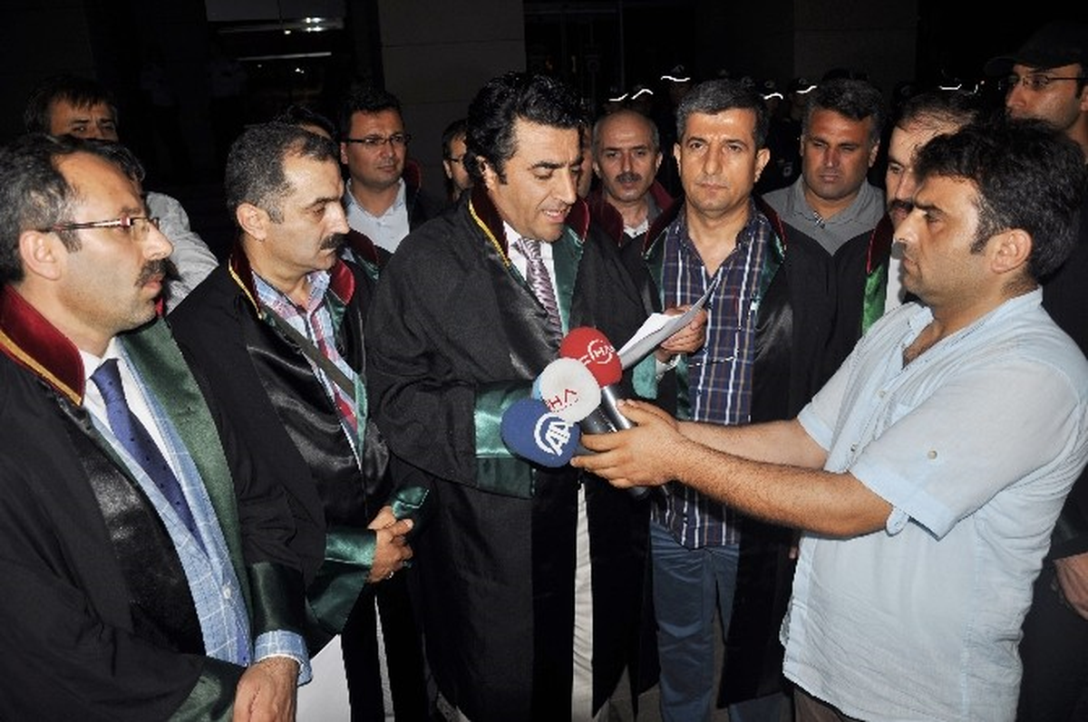 Polis Yakınları, Adliye Önünde İftar Açtı