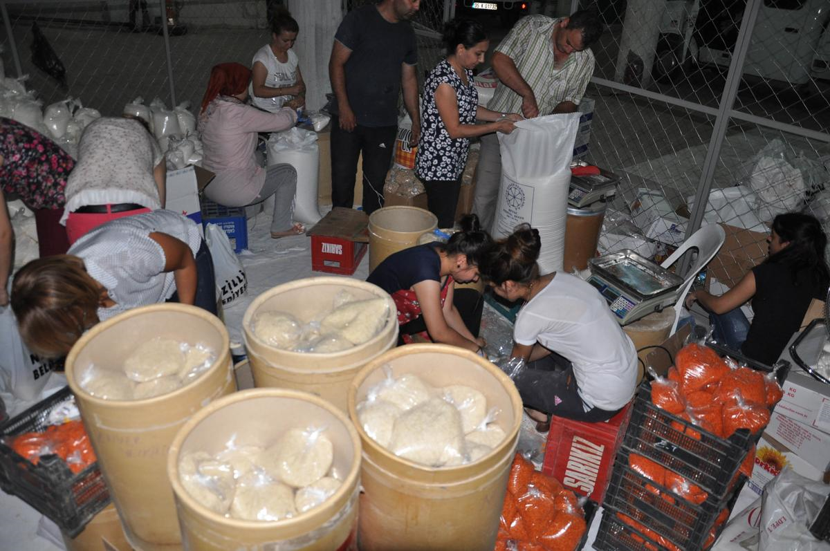 Ramazanda 1500 Aileye Gıda Yardımı