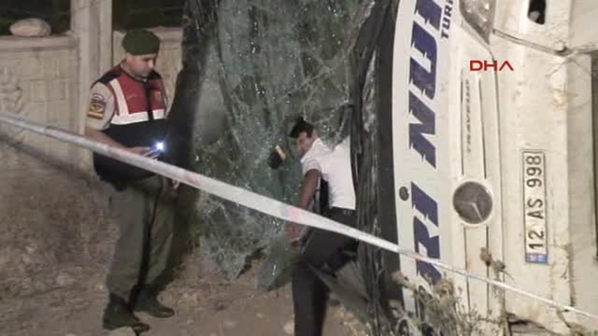 Şehirlerarası Otobüs Şarampole Devrildi: 6\'sı Ağır, 54 Yaralı