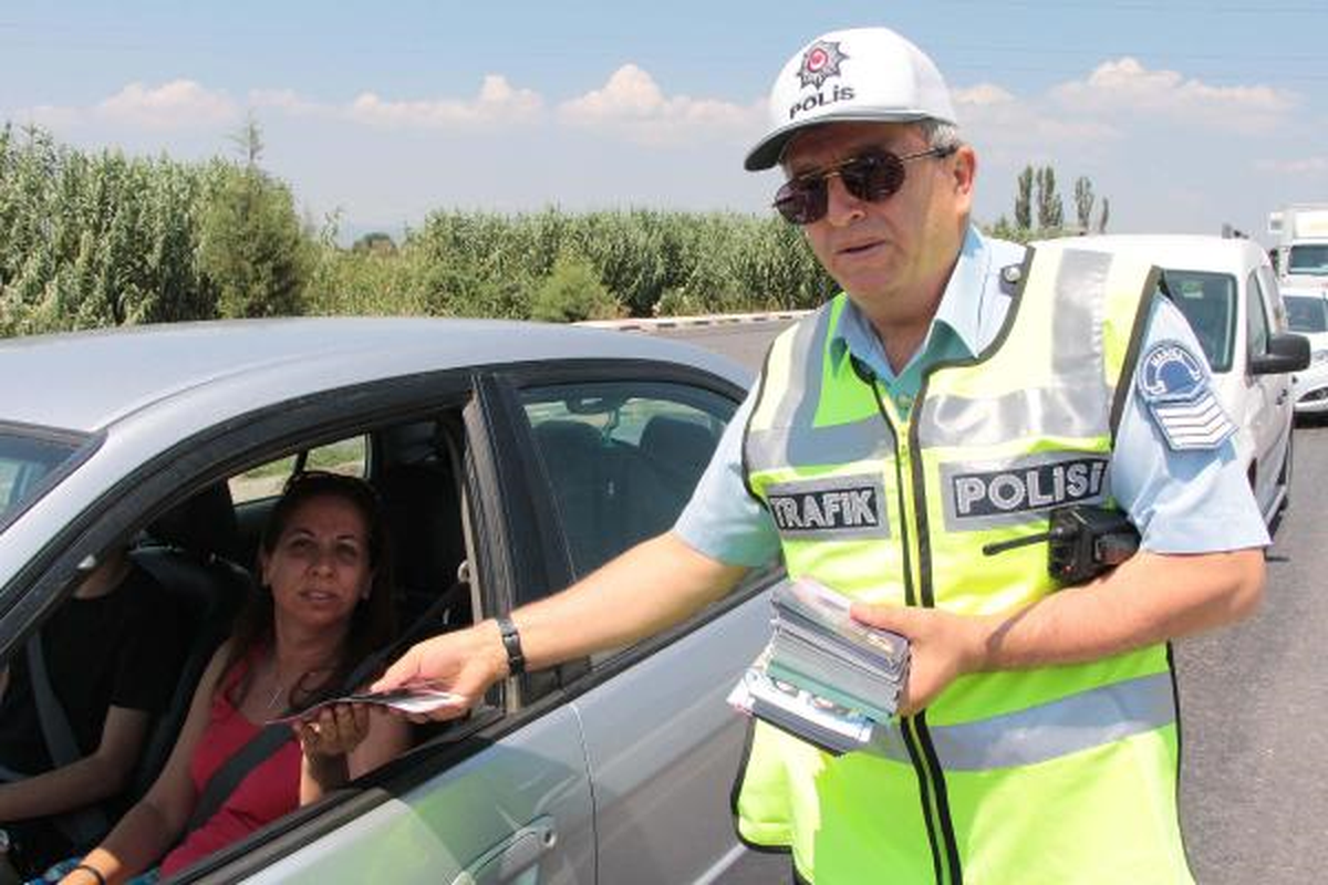 Sürücülere Emniyetten Broşürlü Trafik Uyarısı