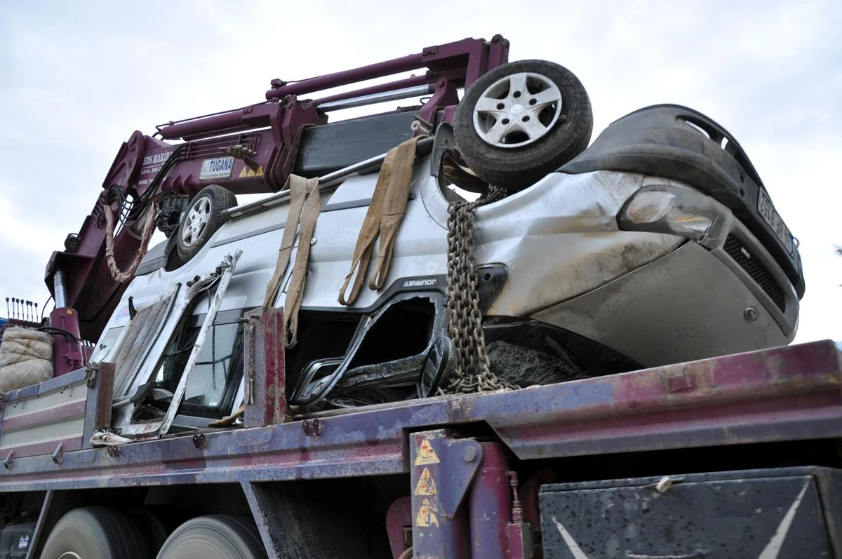 Tokat\'ta Minibüs Devrildi: 2 Ölü, 11 Yaralı