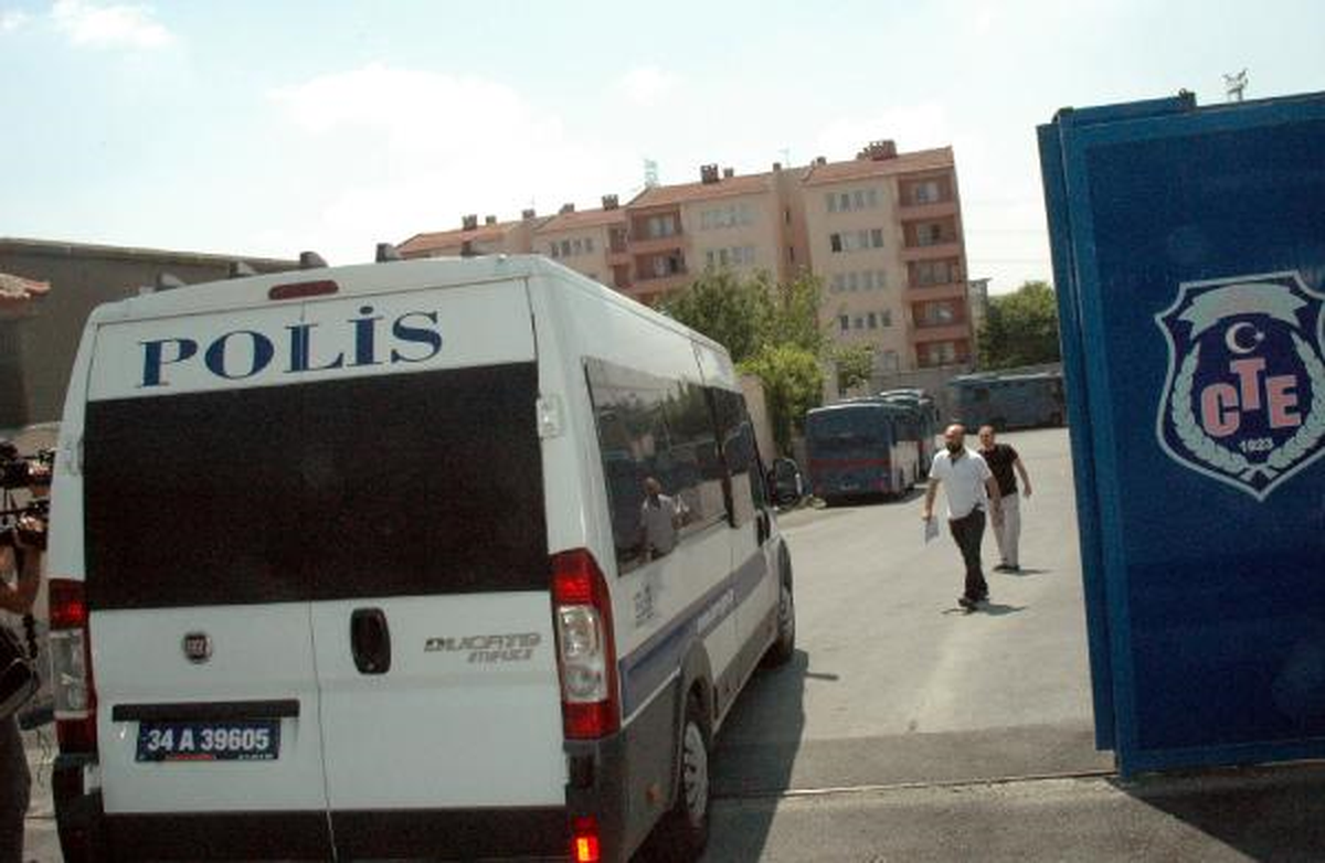 Tutuklanan 12 Kişi Cezaevine Götürüldü