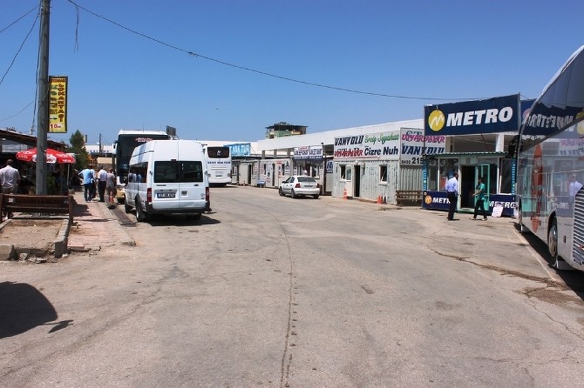 Van\'da Bayram Öncesi Otogar Tek Taraflı Yoğunluk