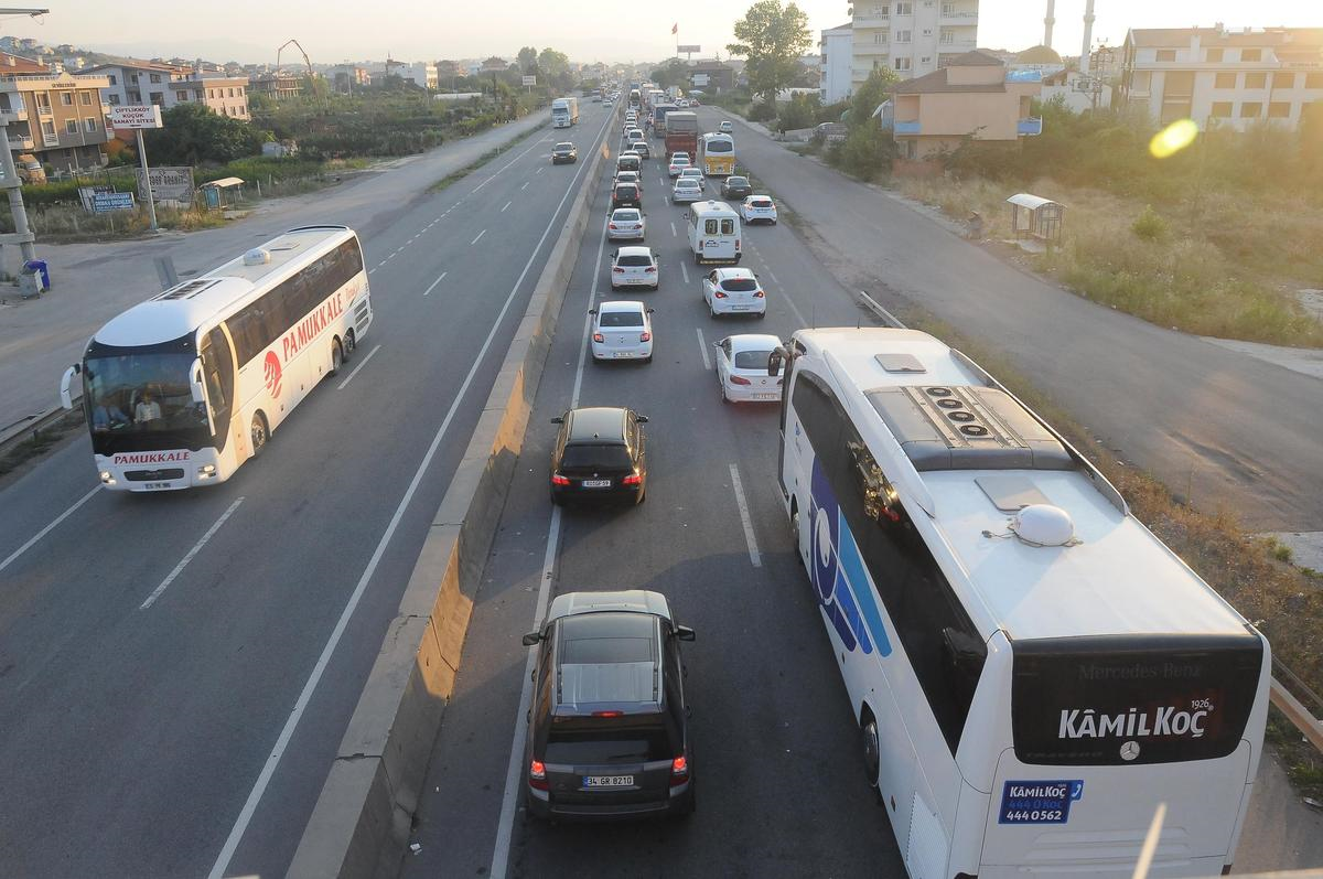 Yalova-İzmit Karayolunda Bayram Tatili Yoğunluğu