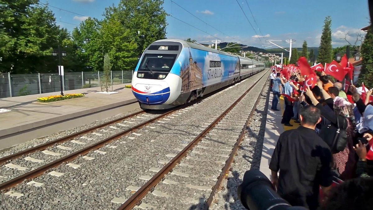 Yüksek Hızlı Tren Sakarya'da Durmayınca Hayal Kırıklığı Yaşattı