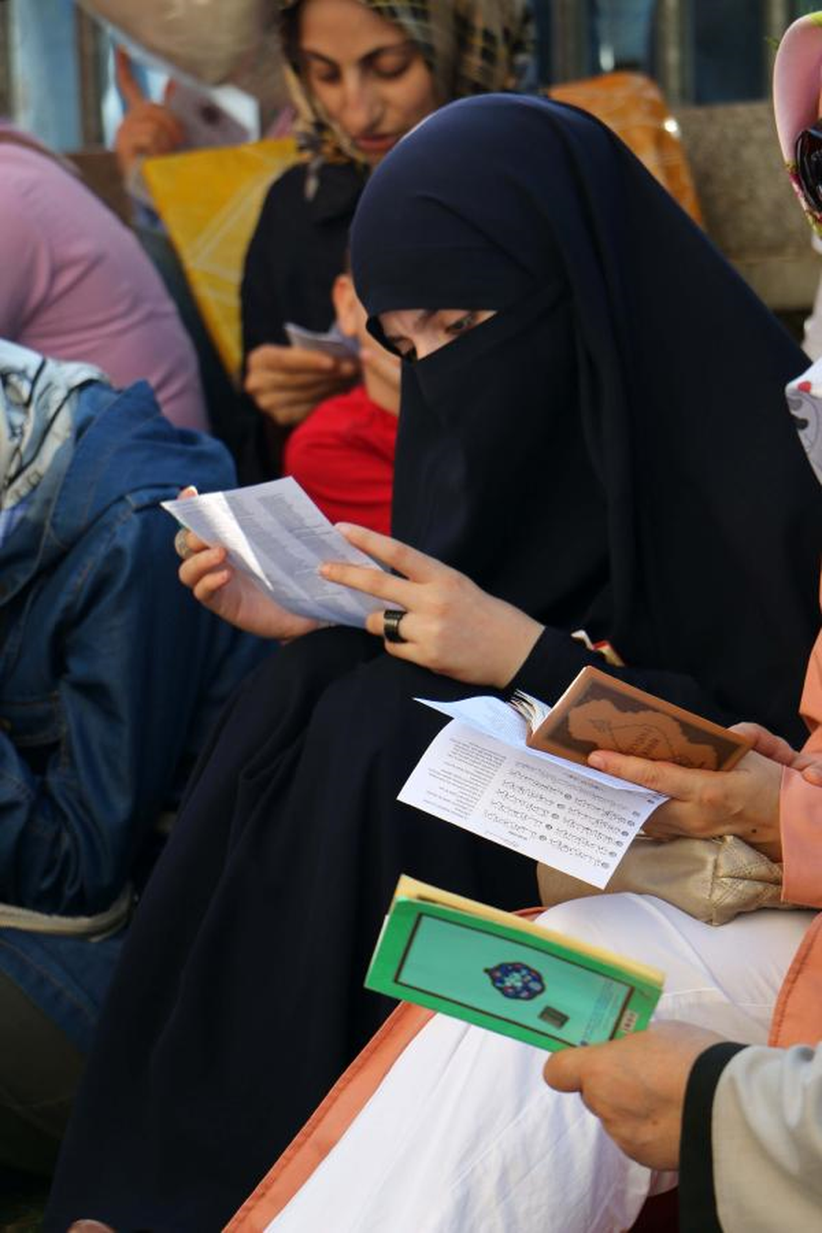 Adliye Önünde "Ashab-I Bedir" Okudular