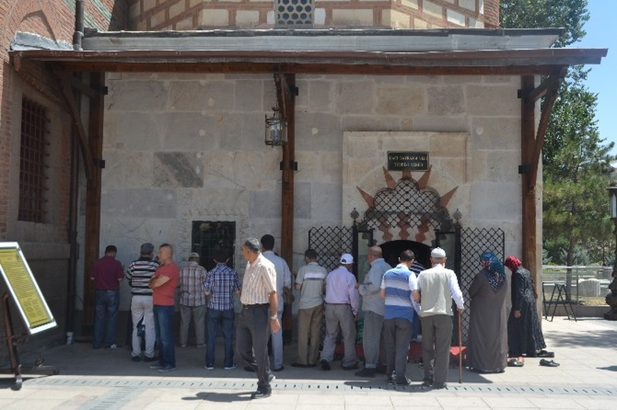 Arife Günü Hacı Bayram-I Veli Türbesine Ziyaretçi Akını